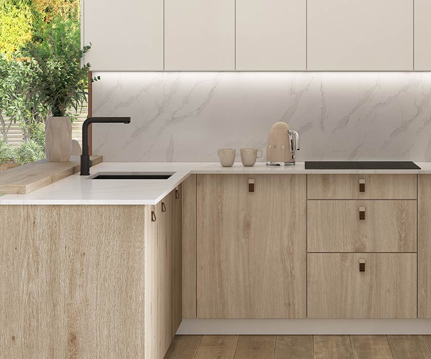 Cuisine cushy en bois blanc avec effet marbre